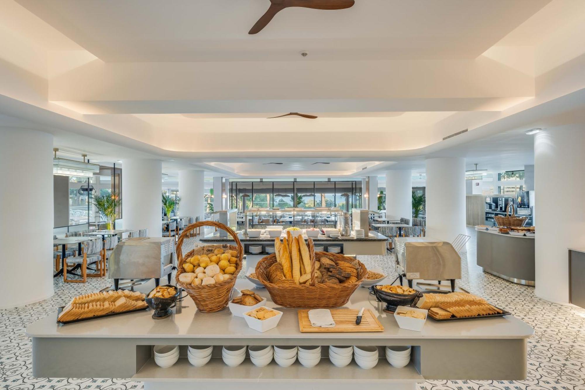 ペスタナ デルフィン ビーチ ＆ ゴルフ ホテル アルヴォル エクステリア 写真 The Beach Club